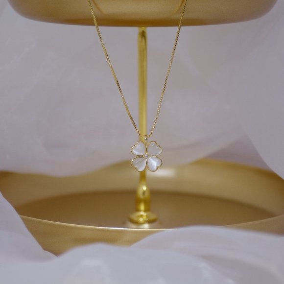 NEW 14K Gold Plated Diamond Clover Necklace - Picture 6 of 7